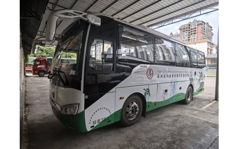 西双版纳盛安旅游汽车客运有限公司 核载38人苏州金龙豪华旅游大巴车 电话：15894334440