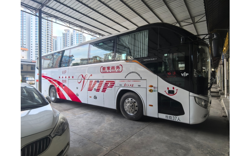 西双版纳滇彩旅游汽车客运有限公司核载37人豪华大巴车 电话：13887937868